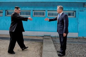 Вследствие деструктивной политики США встреча лидеров Северной и Южной Кореи может обернуться новым военным противостоянием