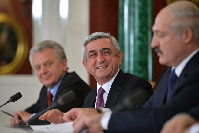 Председатель Коллегии Евразийской экономической комиссии Виктор Христенко, президент Армении Серж Саргсян и президент Белоруссии Александр Лукашенко (слева направо)
