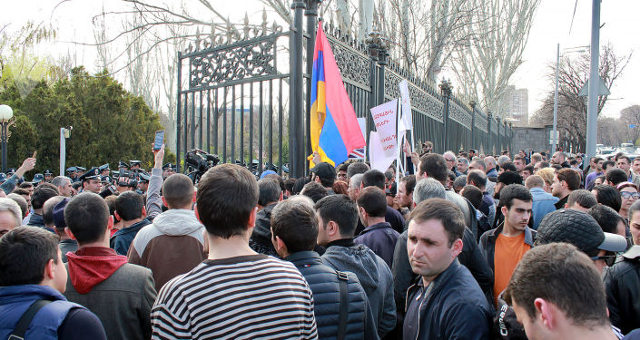 5 апреля на слушаниях в парламенте Армении впервые выступила женщина-трансгендер. Опираясь на поддержку европейских структур, ЛГБТ-активисты требуют изменить статью 29 Конституции («Запрет дискриминации»), выделив в ней сторонникам нетрадиционной сексуальной ориентации. 8 апреля к парламенту пришли сотни людей для проведения акции в защиту традиционной системы ценностей. Не исключено, что противники «новых европейских ценностей» сформируют в Армении влиятельное общественно-политическое движение.
