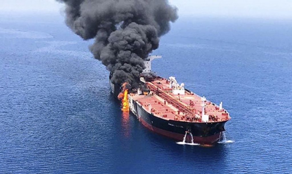 Атака 13 июня в Оманском заливе на два нефтяных танкера (Front Altair и Kokuka Courageous) резко увеличила опасность войны.  В нападениях на танкеры США и Великобритания обвиняют Иран, но складывается впечатление, что в этом районе мира происходит нечто иное, задуманное и спланированное в администрации Трампа.