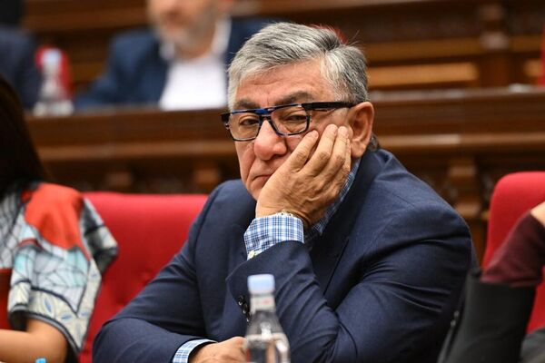 GuHV1TNWYAAALrO (1).jpg