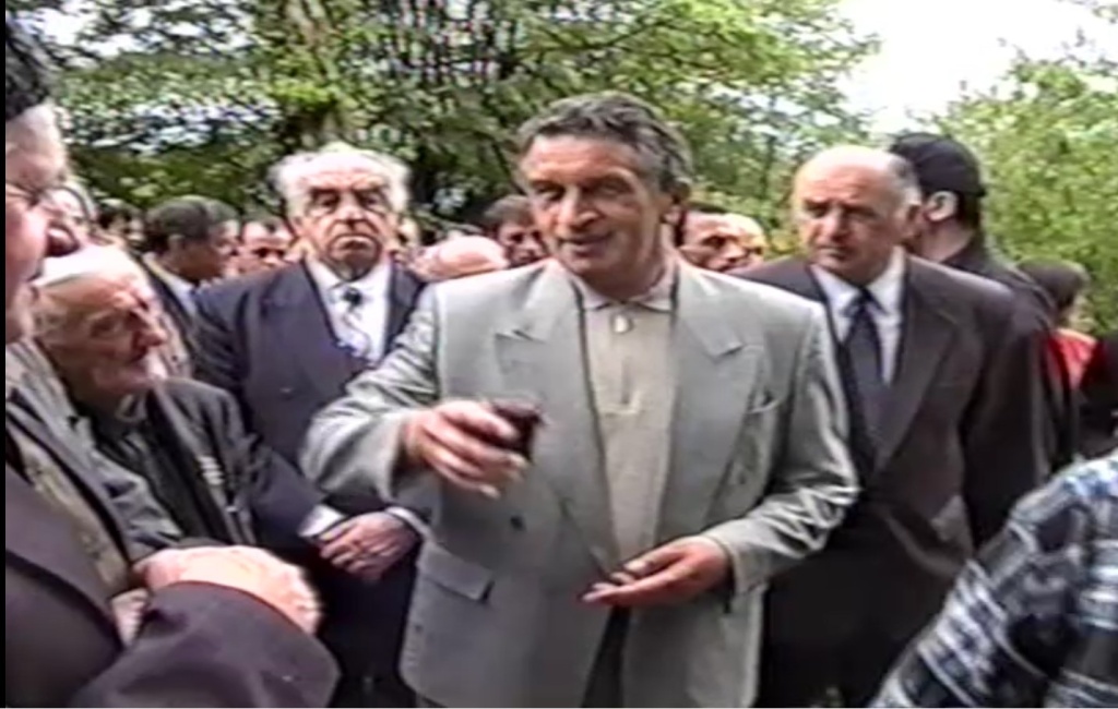 av10052502.jpg