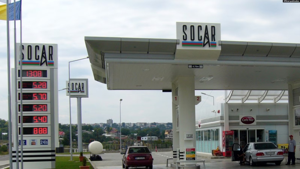 azerUoil02.jpg