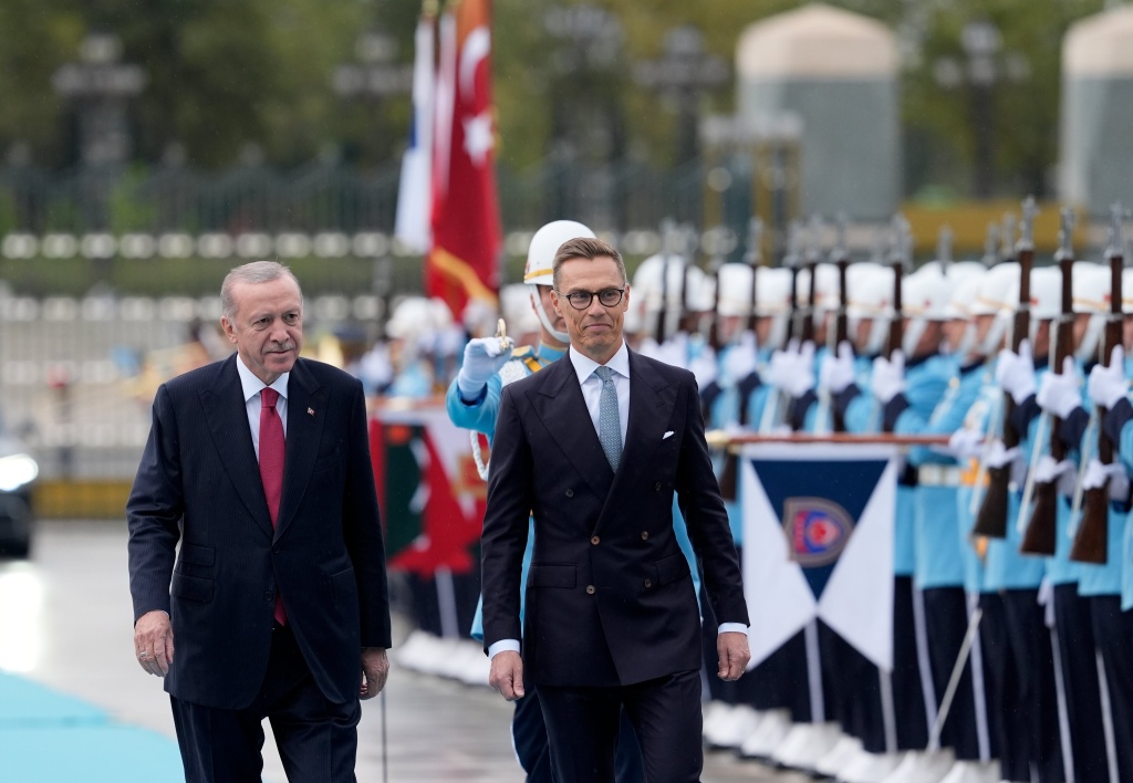 FinTurk07062501.jpg