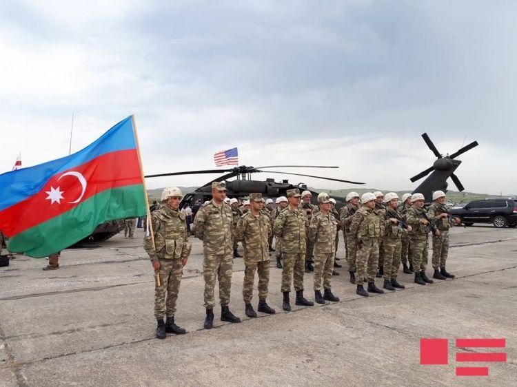 02 азерб нато учен.jpg
